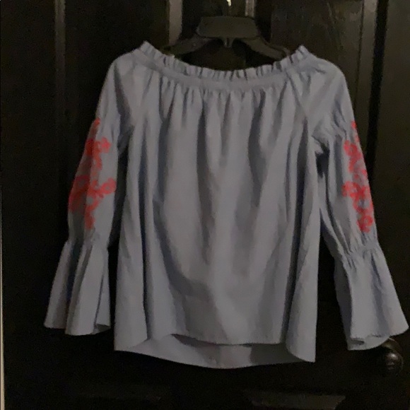 Crown & Ivy Top - Picture 4 of 4